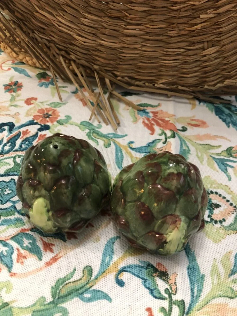 WBI Artichoke Salt & Pepper Shakers